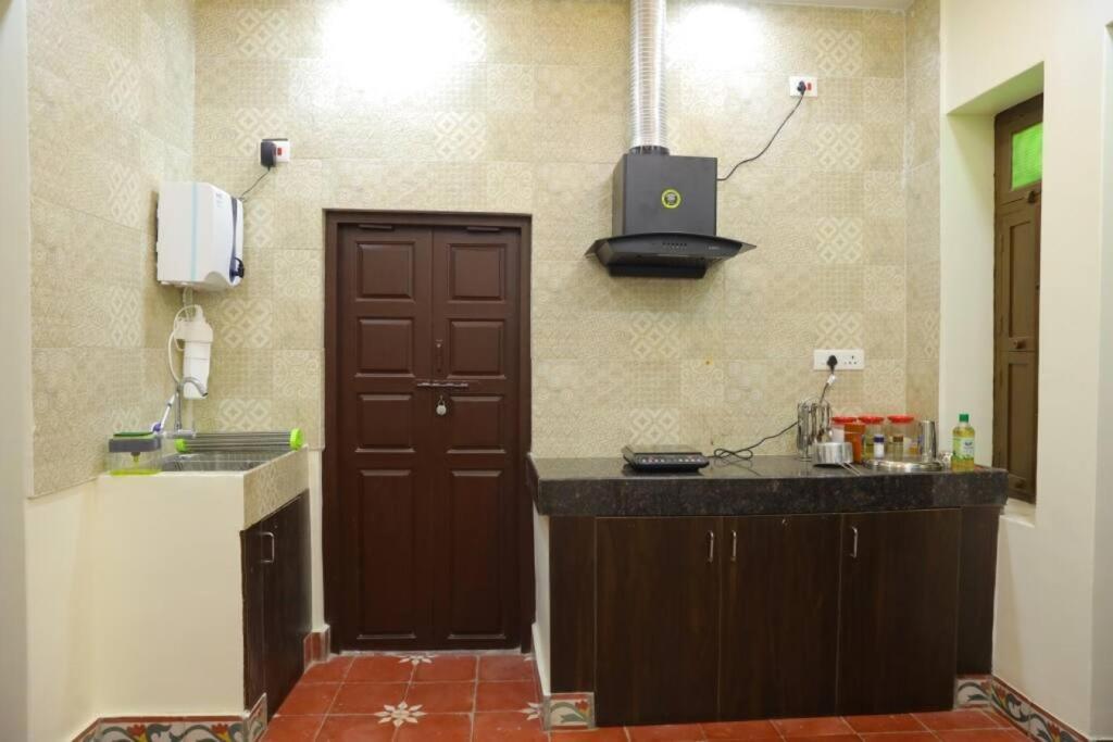 Heritage Home With 2 Bed/2 Bath With Kitchen In A Residential Neighborhood. Maduráj Kültér fotó
