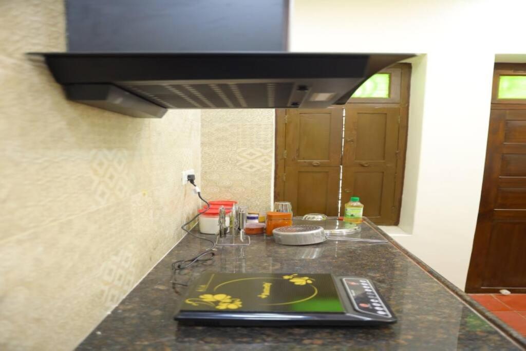 Heritage Home With 2 Bed/2 Bath With Kitchen In A Residential Neighborhood. Maduráj Kültér fotó