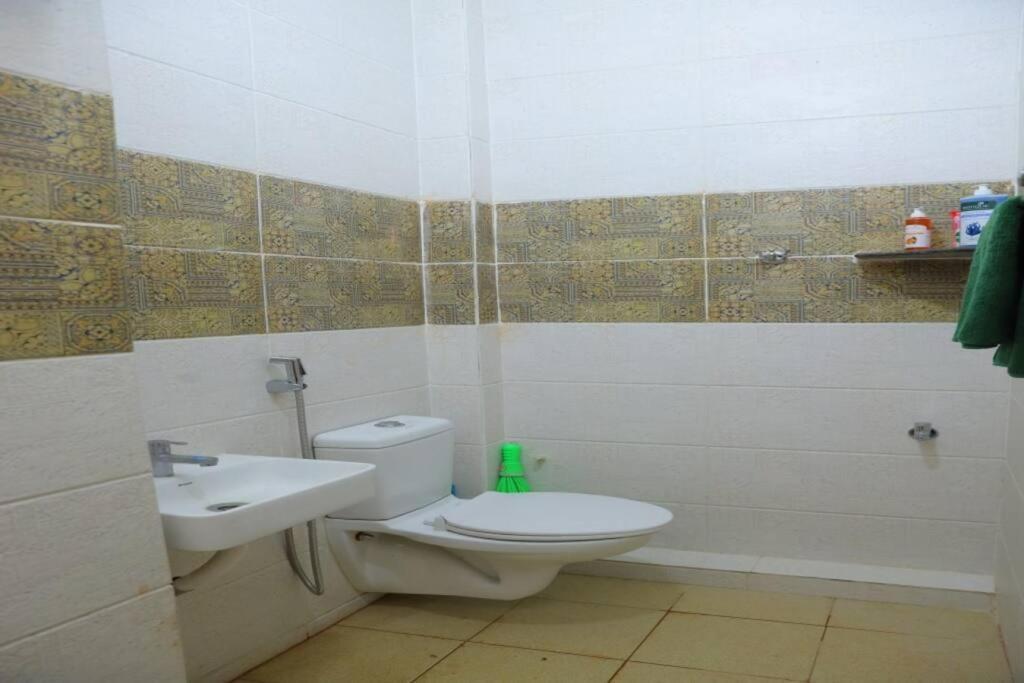 Heritage Home With 2 Bed/2 Bath With Kitchen In A Residential Neighborhood. Maduráj Kültér fotó